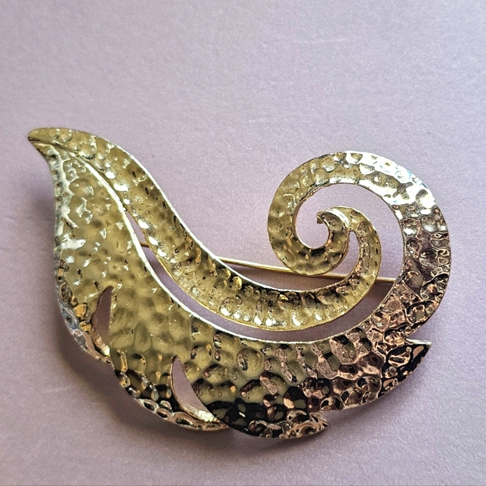 Gold-tone Swirl Brooch - Picture 1 of 2